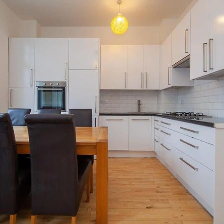 Lovely 2 Bedroom Apartment In Tooting Londra Dış mekan fotoğraf