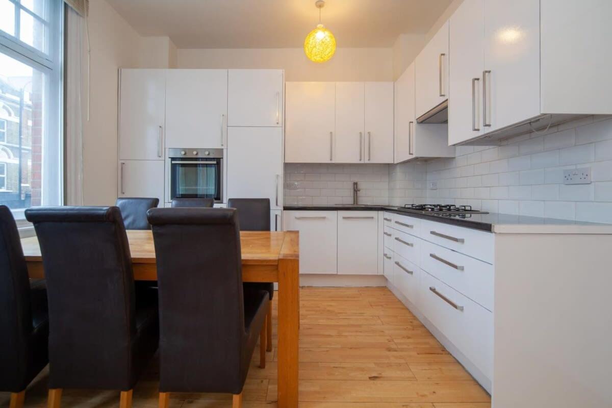Lovely 2 Bedroom Apartment In Tooting Londra Dış mekan fotoğraf