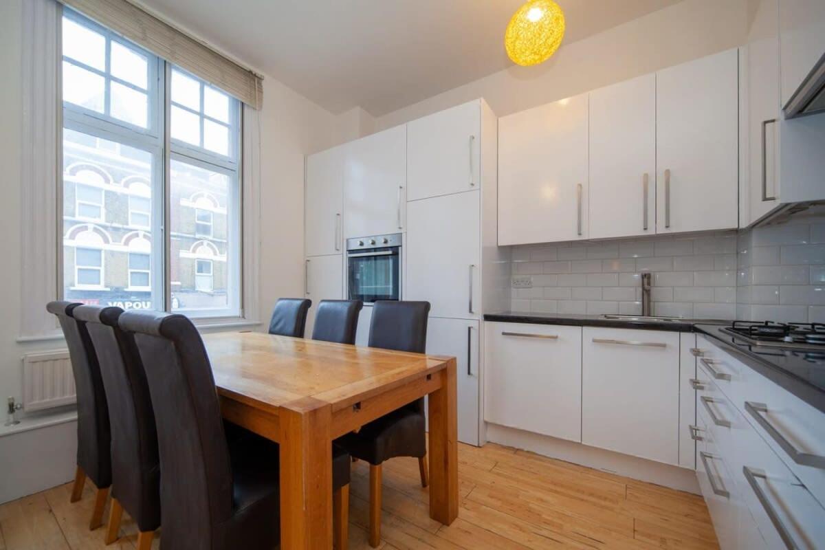 Lovely 2 Bedroom Apartment In Tooting Londra Dış mekan fotoğraf