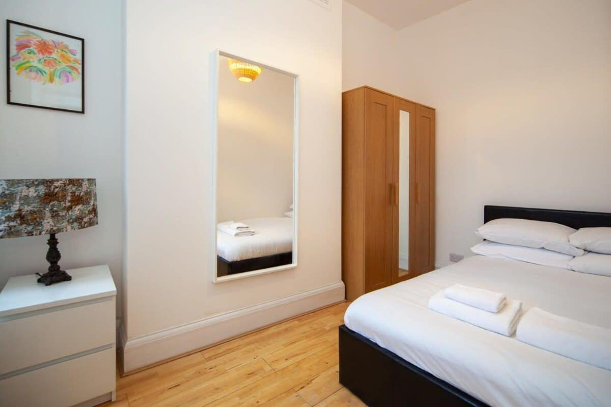 Lovely 2 Bedroom Apartment In Tooting Londra Dış mekan fotoğraf