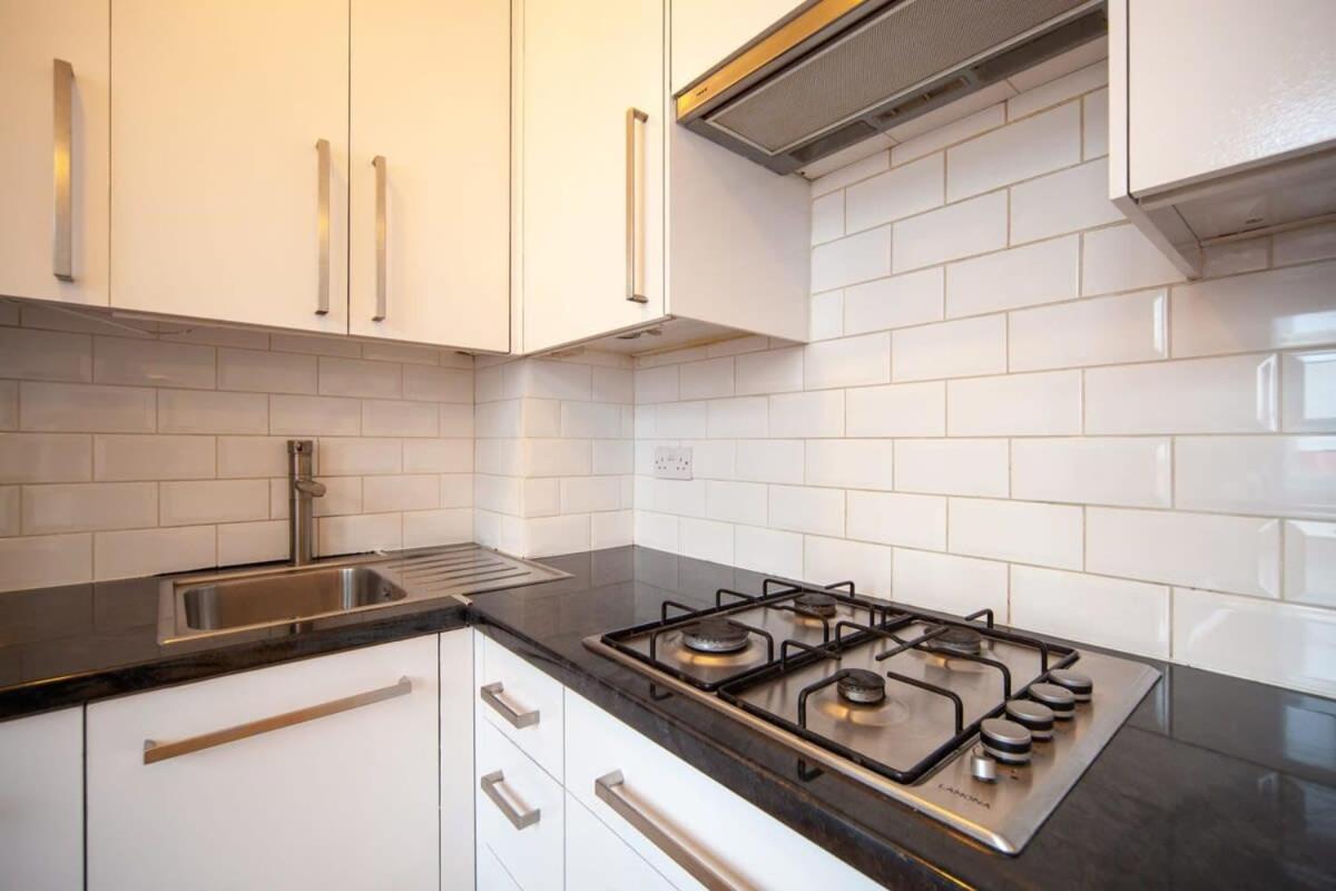 Lovely 2 Bedroom Apartment In Tooting Londra Dış mekan fotoğraf